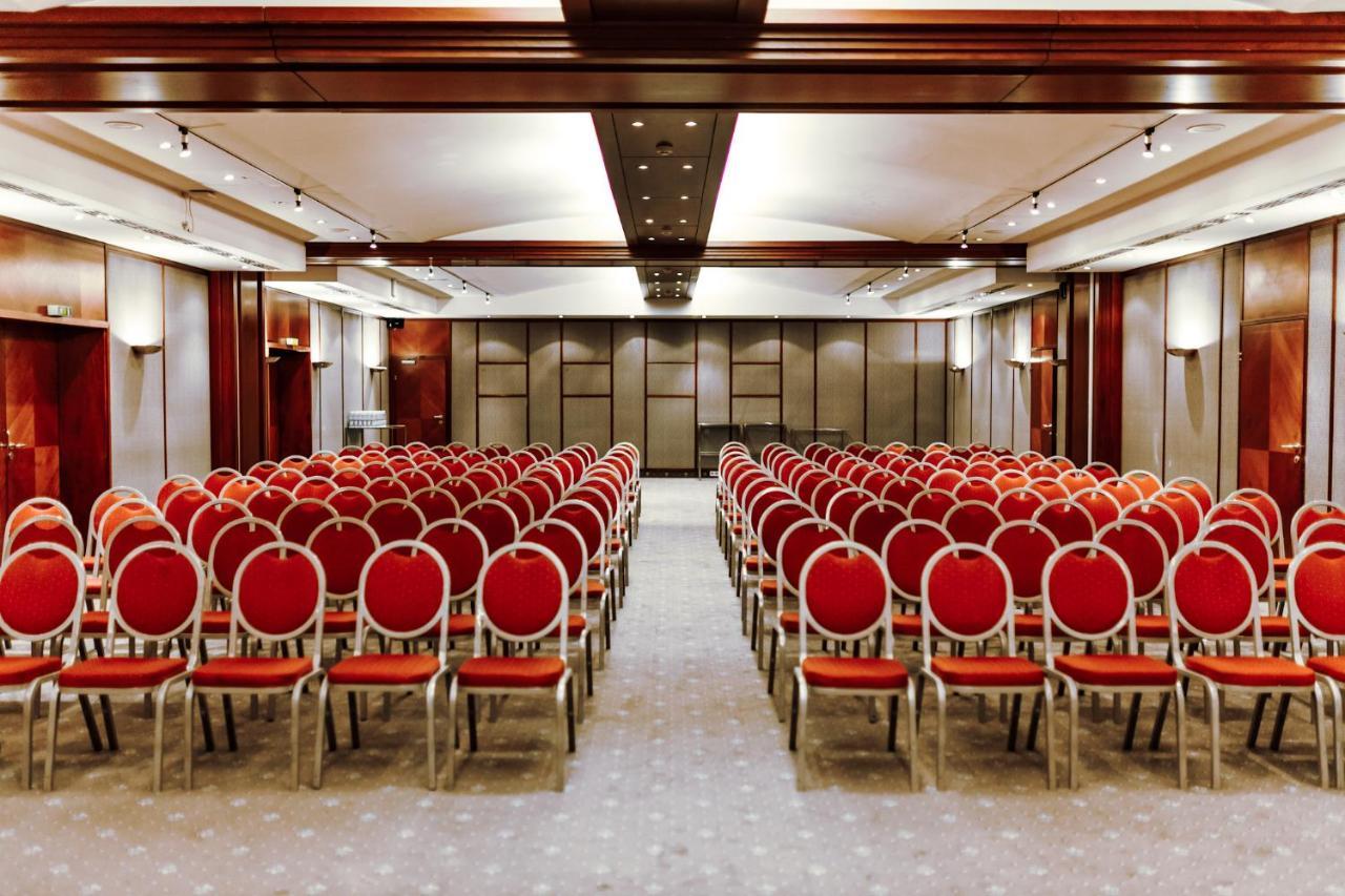 Rahat Palace Hotel อัลมาตี ภายนอก รูปภาพ The ballroom