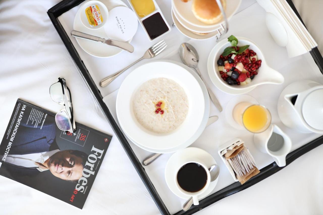 Rahat Palace Hotel อัลมาตี ภายนอก รูปภาพ Room service breakfast