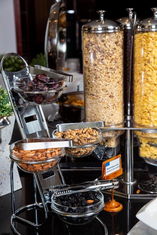 Rahat Palace Hotel อัลมาตี ภายนอก รูปภาพ A cereal bar