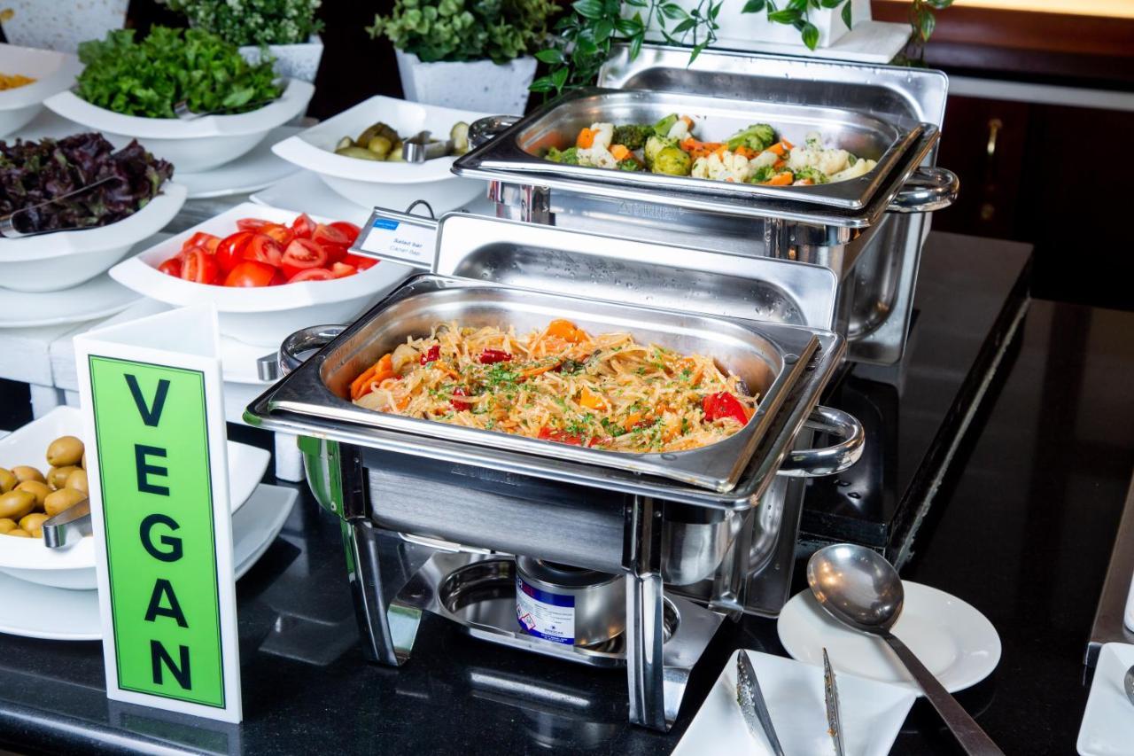 Rahat Palace Hotel อัลมาตี ภายนอก รูปภาพ Chafing dishes