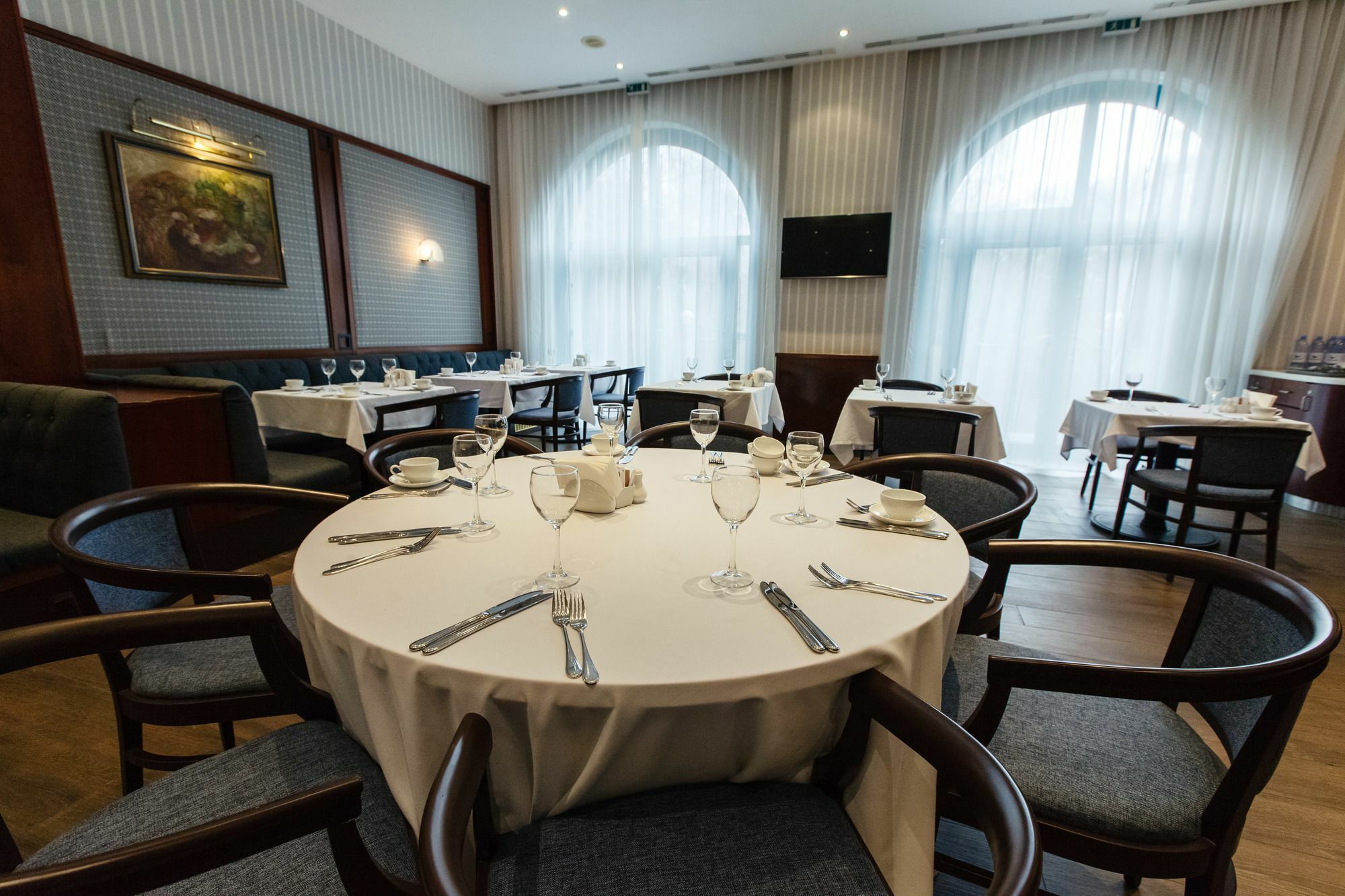 Rahat Palace Hotel อัลมาตี ภายนอก รูปภาพ The restaurant's interior