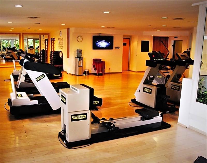 Rahat Palace Hotel อัลมาตี ภายนอก รูปภาพ Technogym equipment